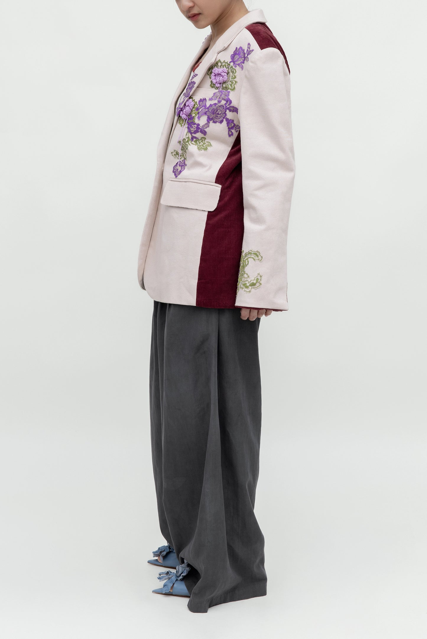 FLOWER EMBELISHMENT BLAZER