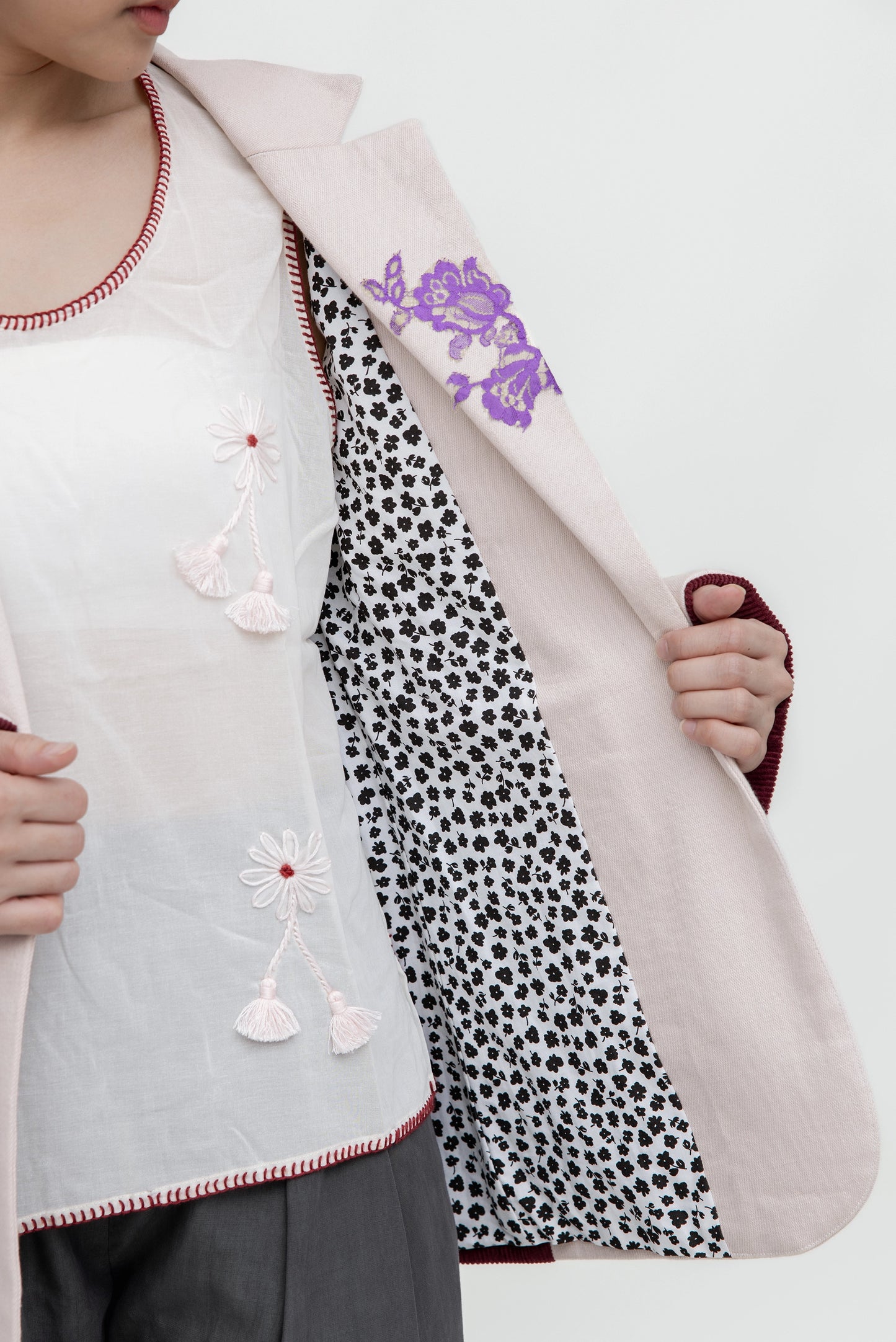 FLOWER EMBELISHMENT BLAZER