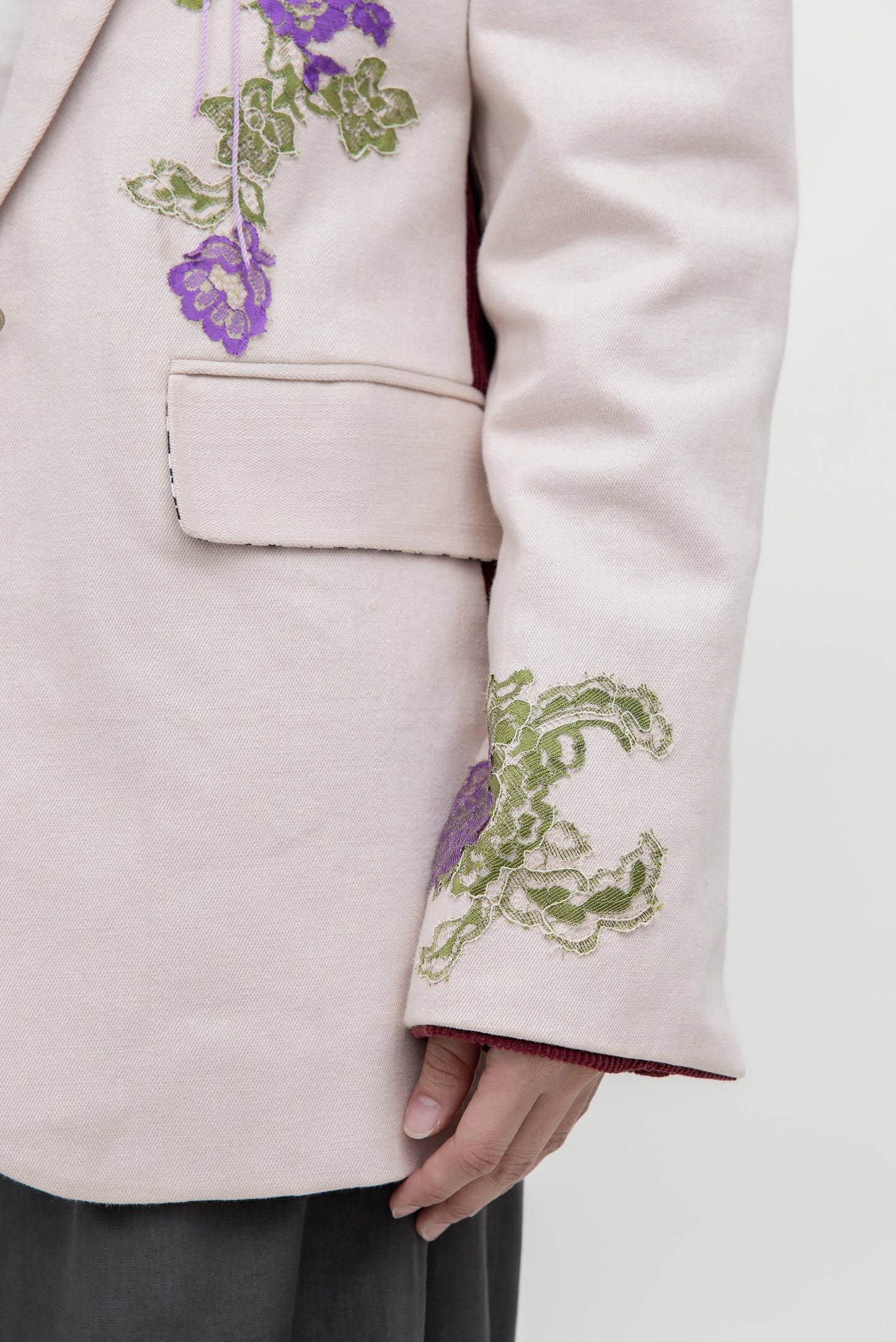 FLOWER EMBELISHMENT BLAZER
