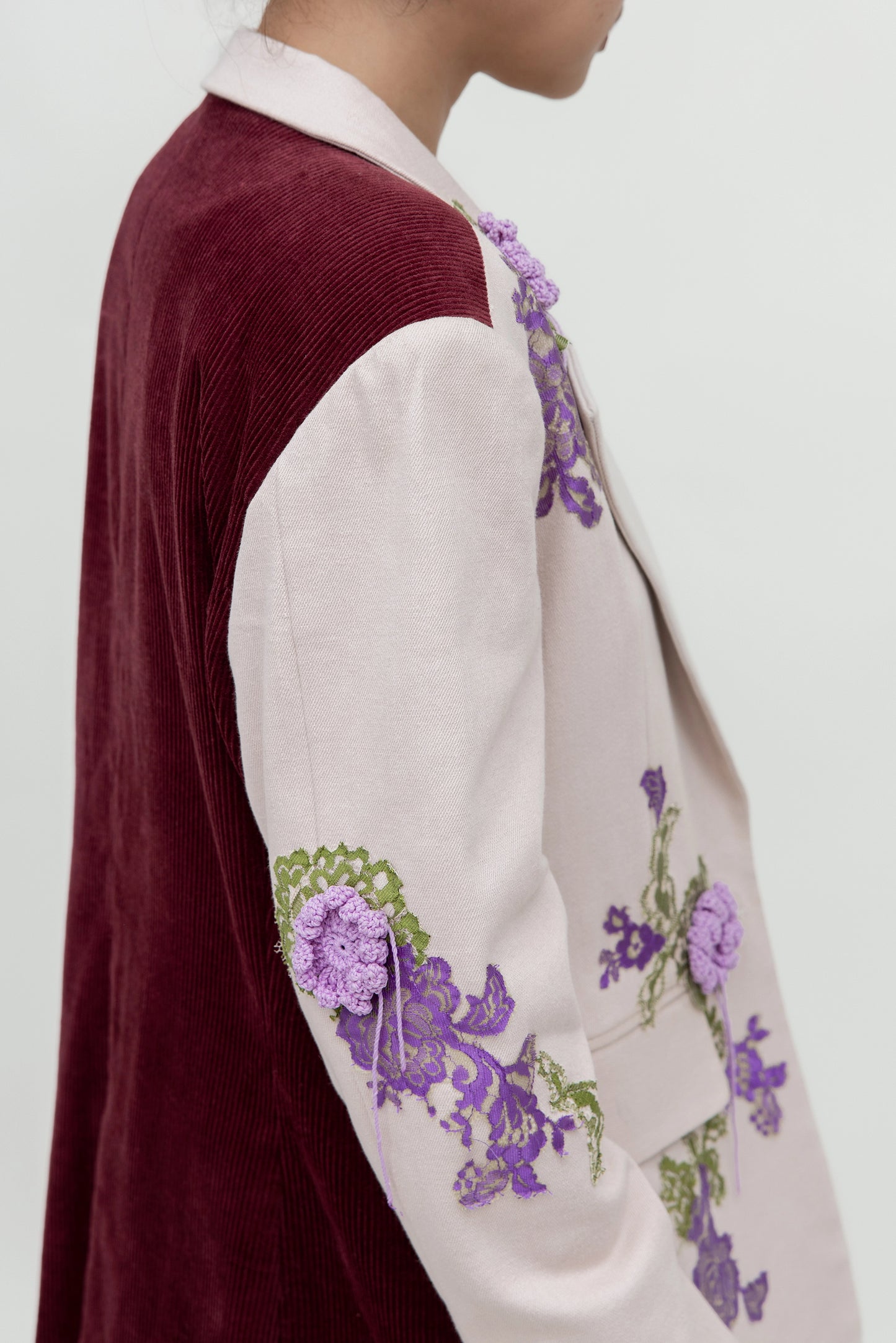 FLOWER EMBELISHMENT BLAZER