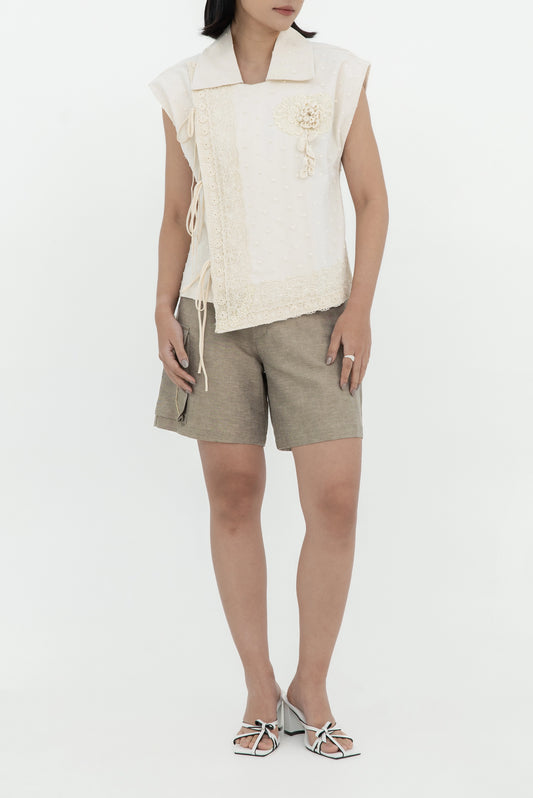 TIED RIBBON SLEEVELESS SHIRT