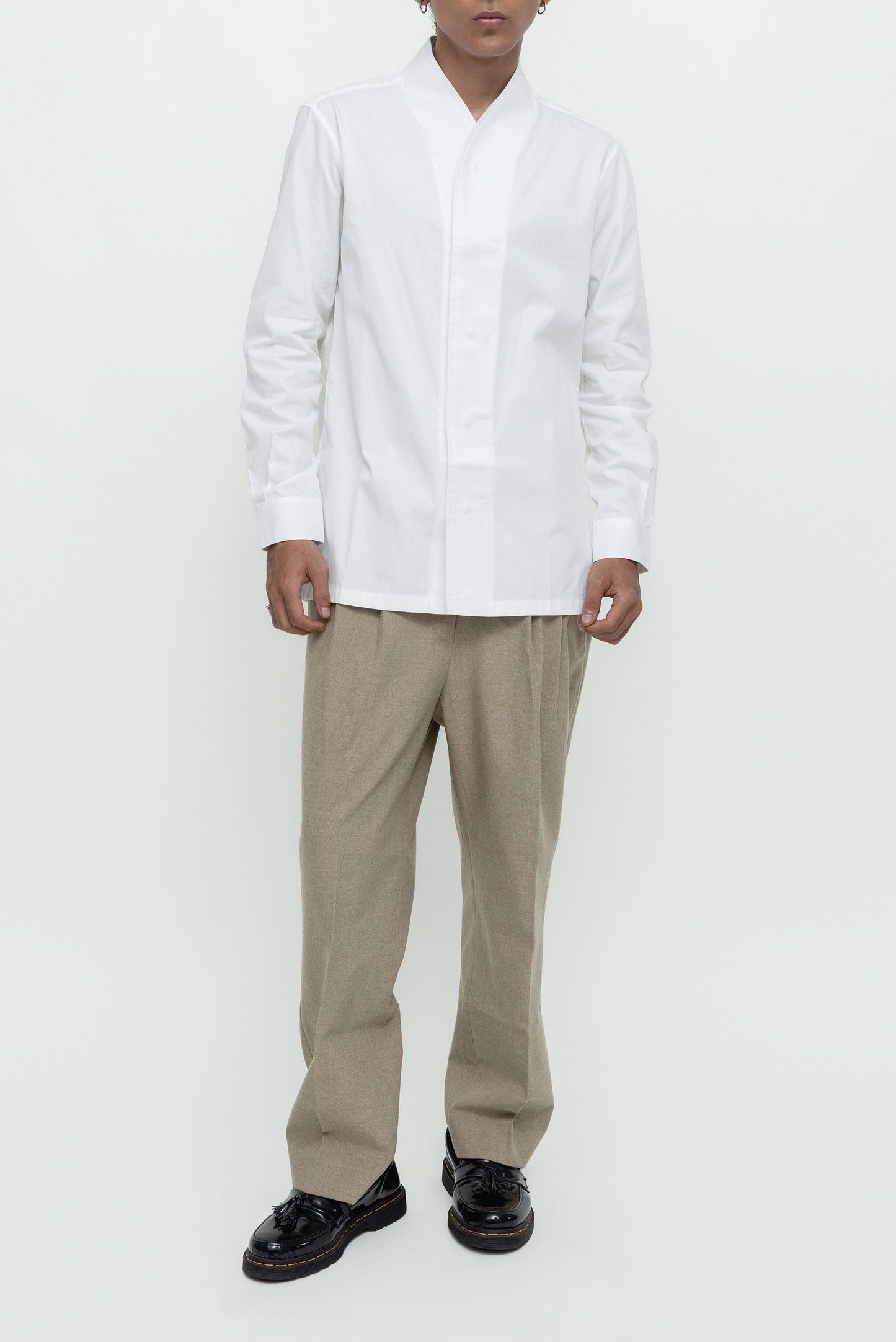 COLLARLESS DOUBLE PLACKET LONG SLEEVES