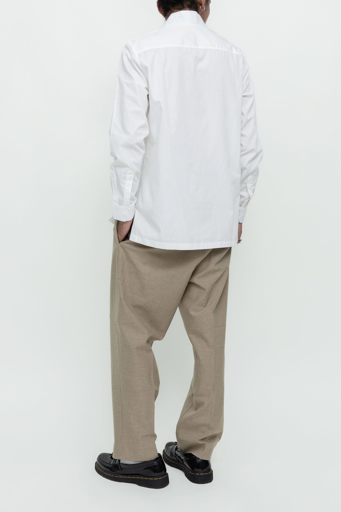 COLLARLESS DOUBLE PLACKET LONG SLEEVES