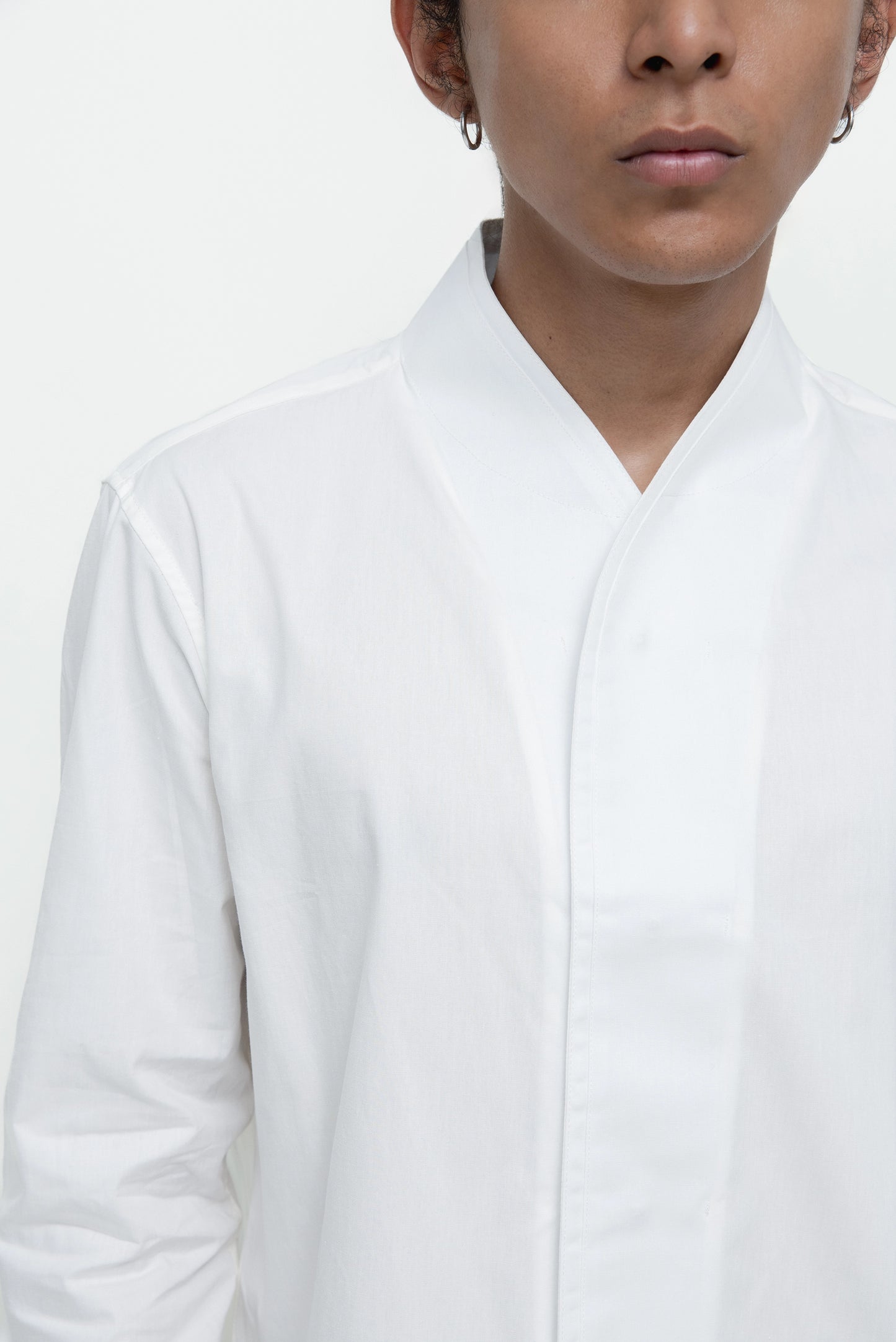 COLLARLESS DOUBLE PLACKET LONG SLEEVES