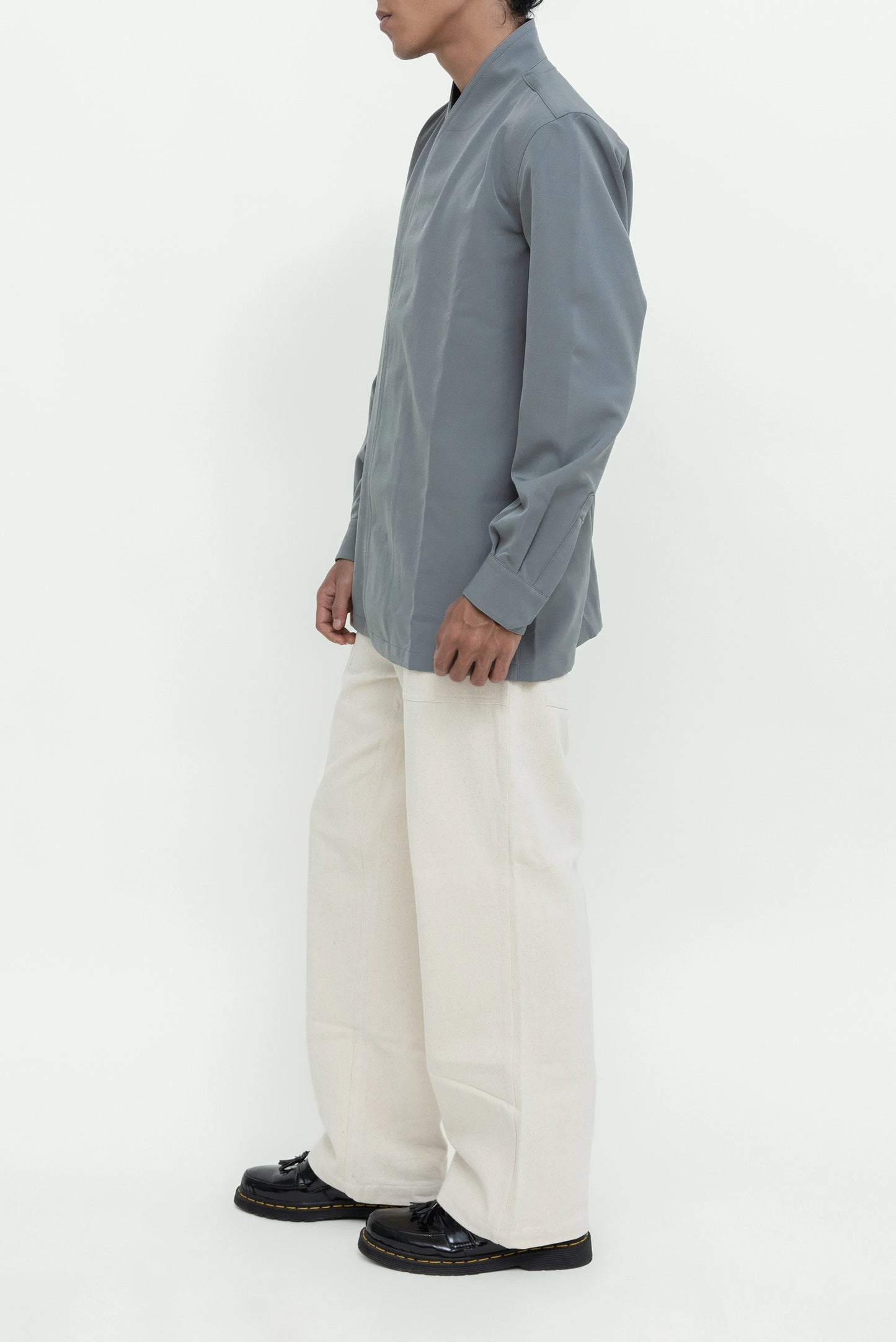 COLLARLESS DOUBLE PLACKET LONG SLEEVES