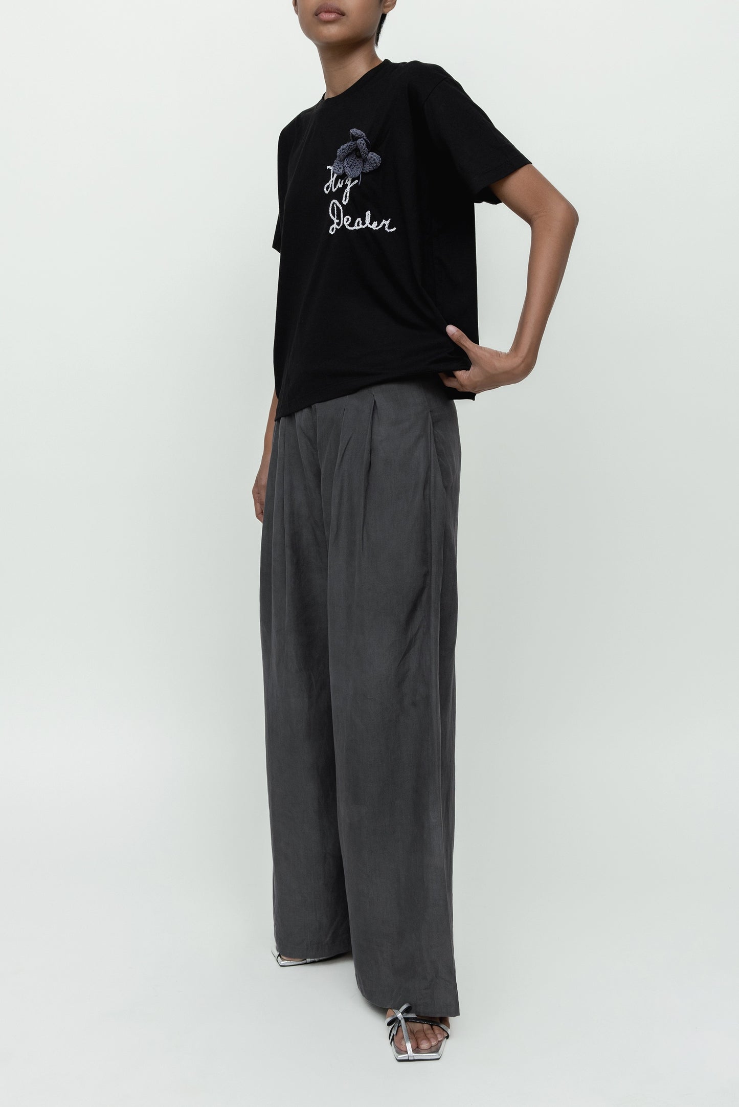 TANAH LE SAE X RAMA DAUHAN: HUG DEALER