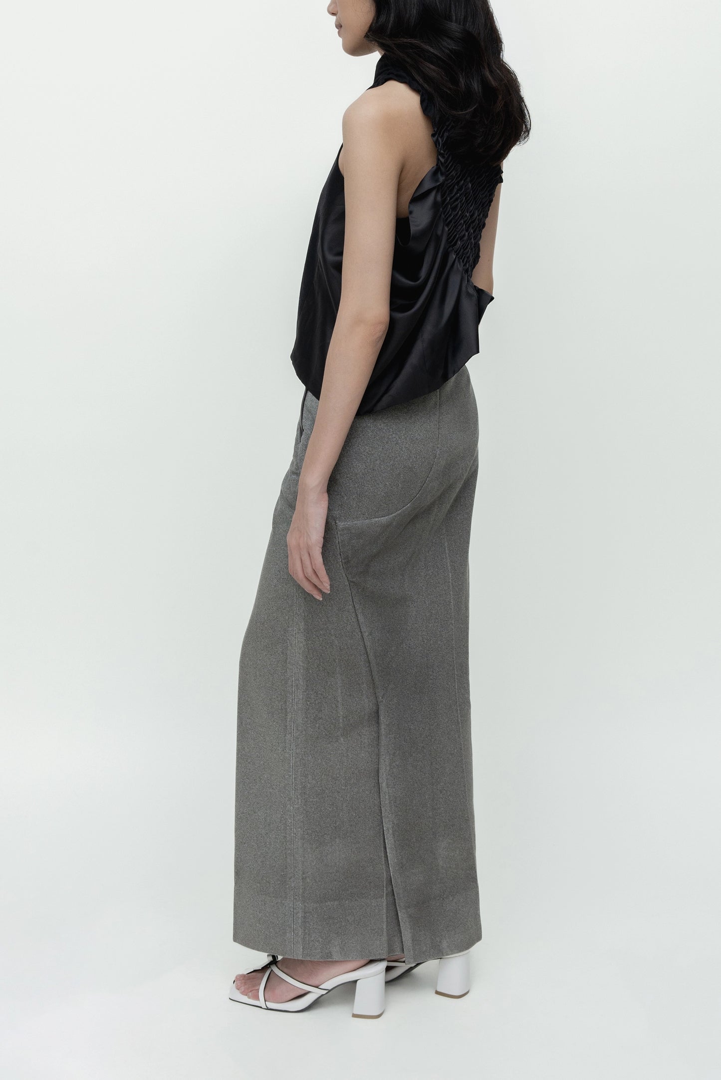 SLANTED VEST BLACK GRAIN 101