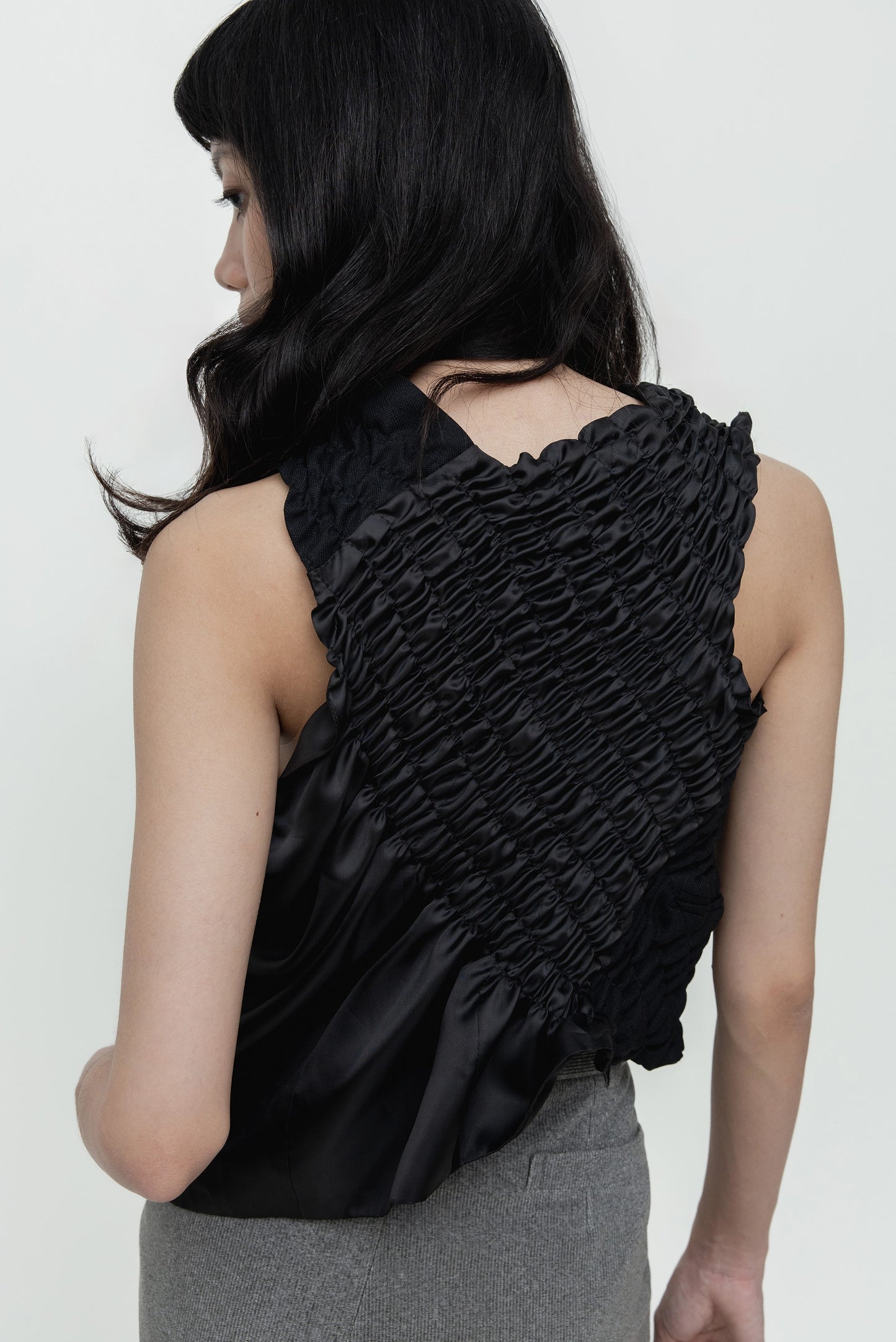 SLANTED VEST BLACK GRAIN 101