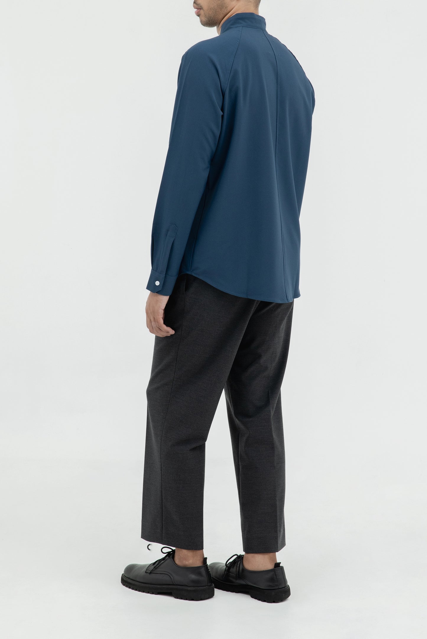 COLLARLESS V NECK LS