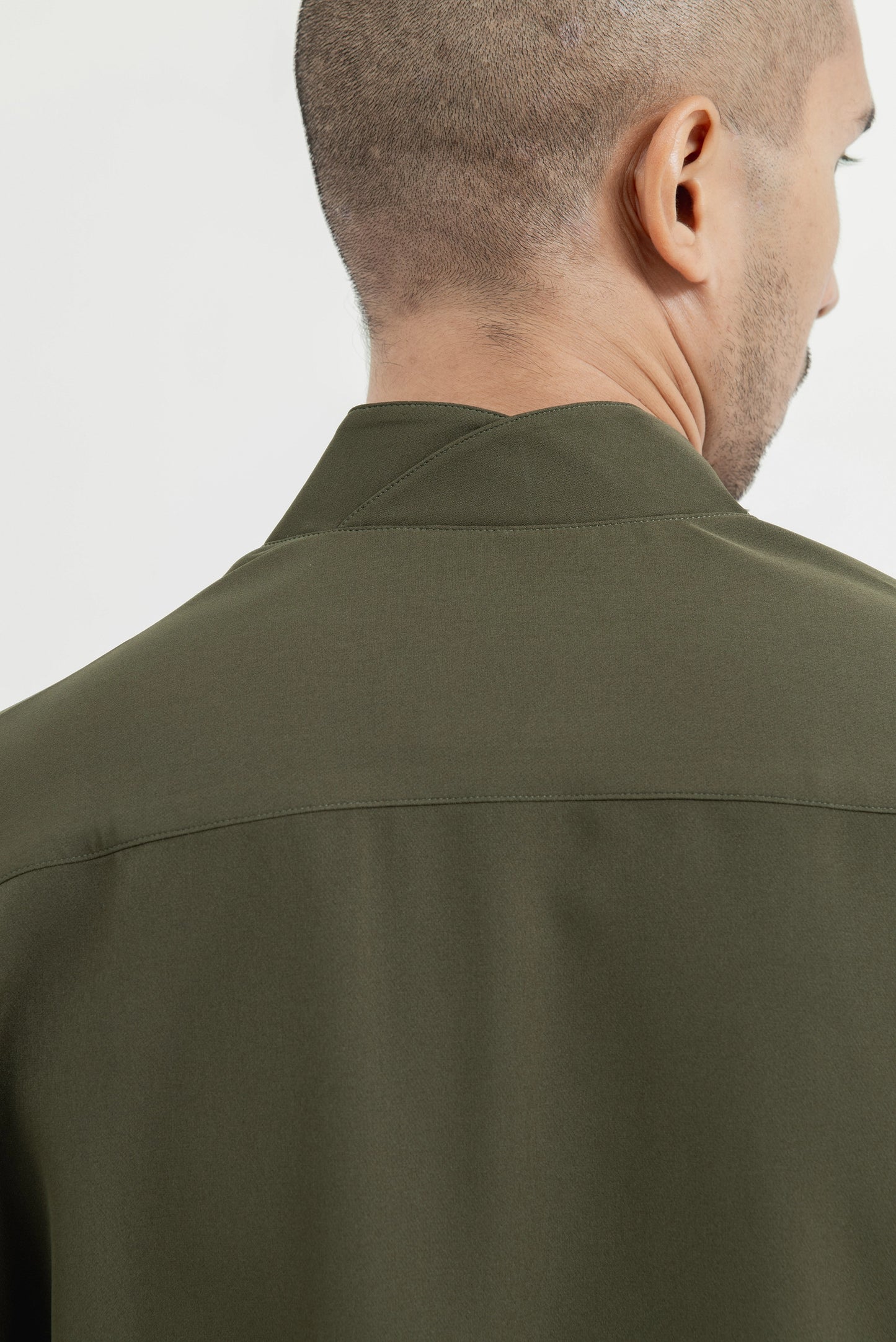 COLLARLESS 1 VISIBLE BUTTON