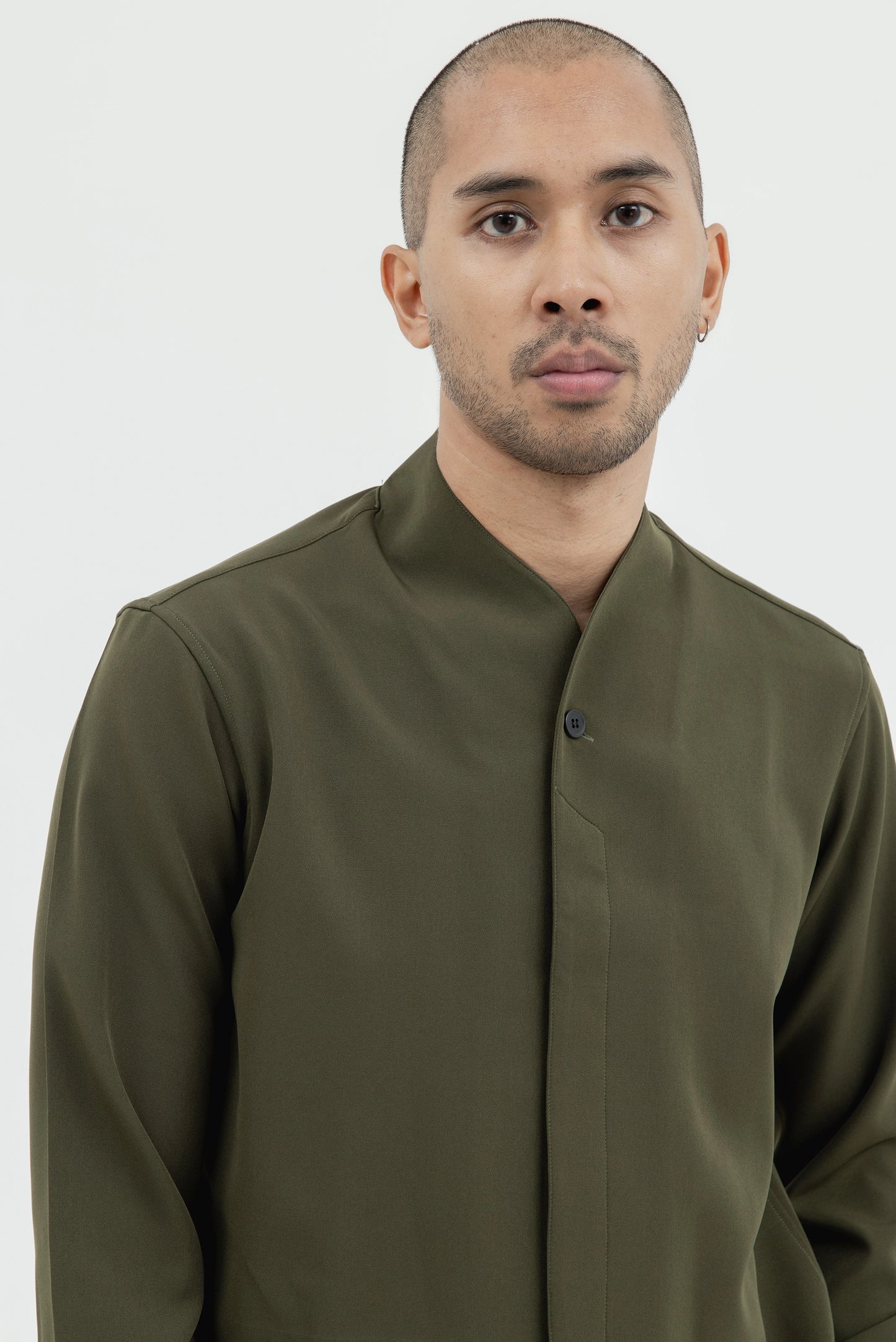 COLLARLESS 1 VISIBLE BUTTON