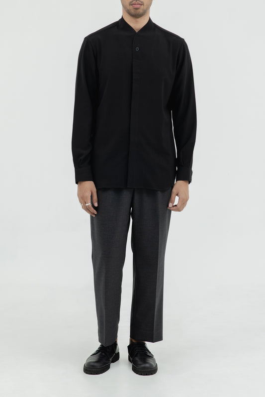 COLLARLESS 1 VISIBLE BUTTON