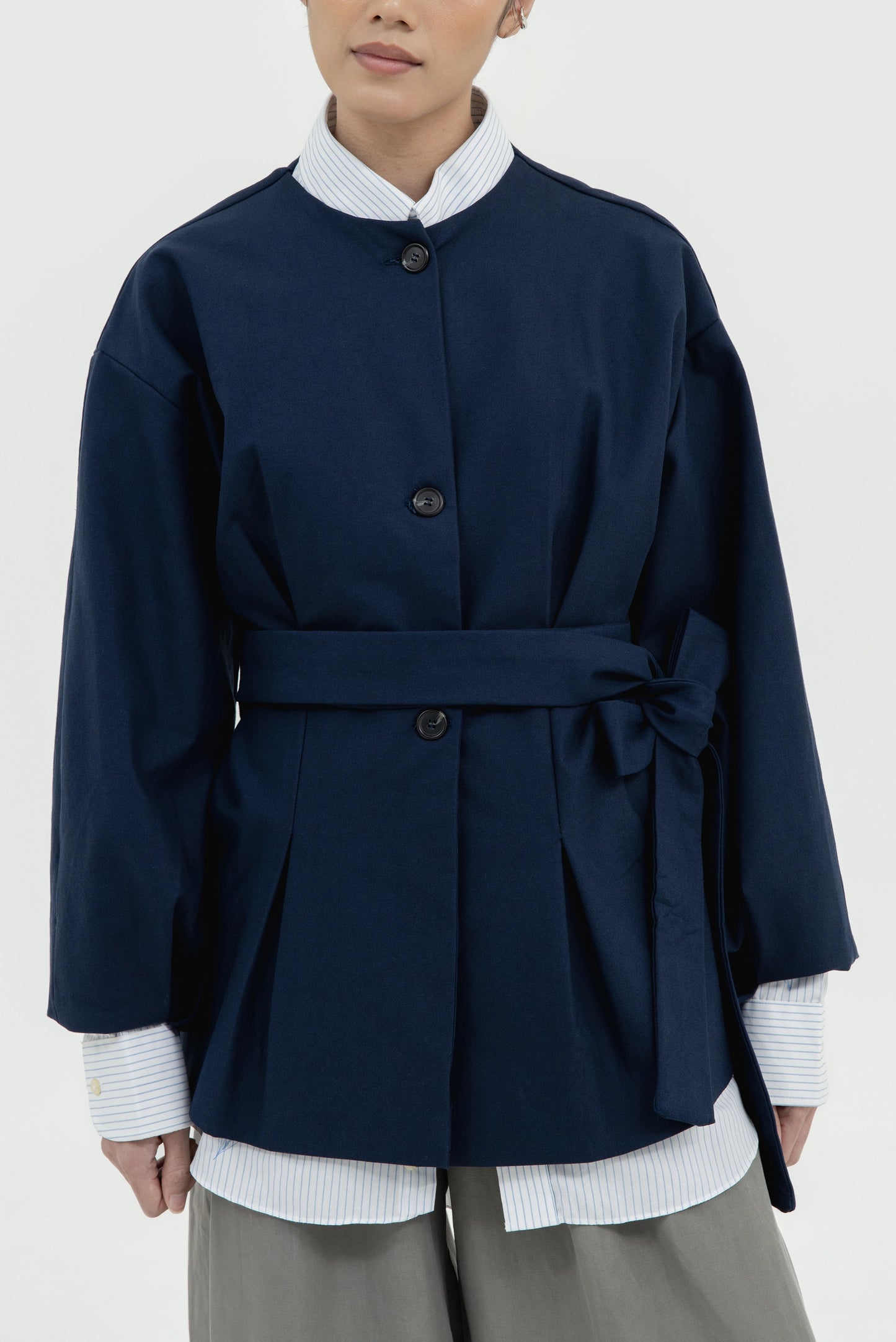 VINERA SHORT OUTER